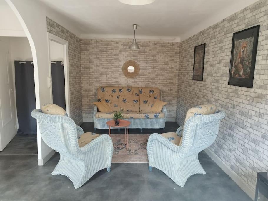 Jolie Maison De Bourg Tout Equipee 10Km D'Ambert Saint-Amant-Roche-Savine Extérieur photo